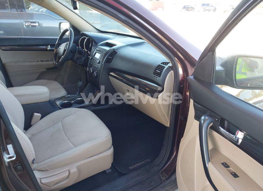 Photo 5 of 2012 Kia Sorento LX (VIN 5XYKT3A10CG274063)