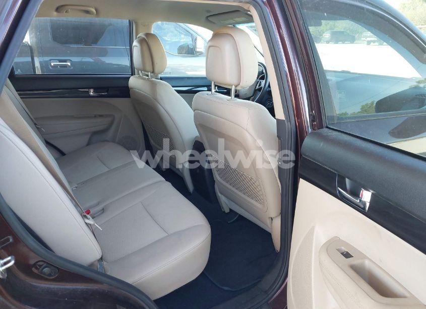 Photo 8 of 2012 Kia Sorento LX (VIN 5XYKT3A10CG274063)