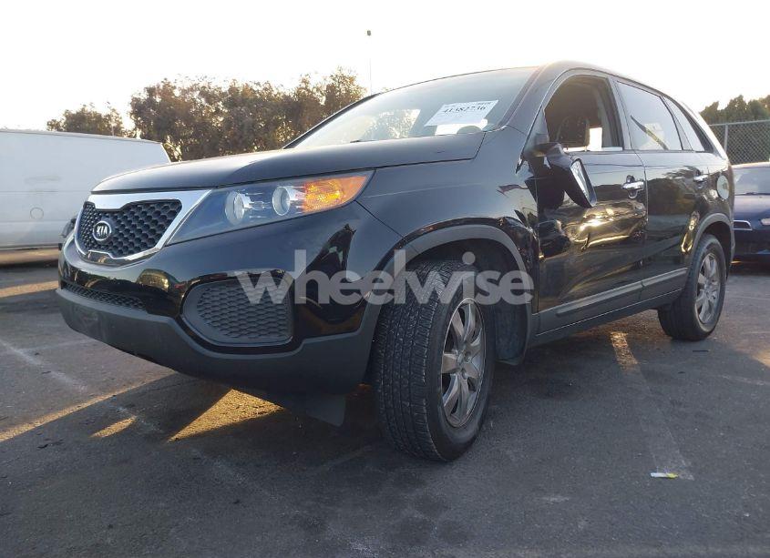 Photo 2 of 2012 Kia Sorento LX (VIN 5XYKT3A10CG284303)