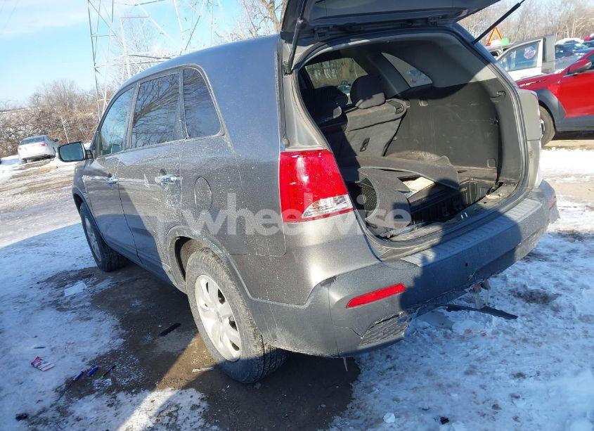 Photo 3 of 2013 Kia Sorento LX (VIN 5XYKT3A10DG413996)