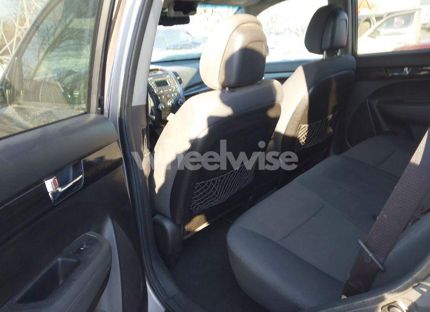 Photo 8 of 2013 Kia Sorento LX (VIN 5XYKT3A10DG413996)