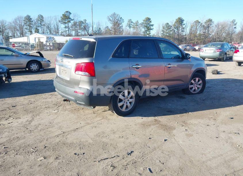 Photo 4 of 2011 Kia Sorento LX (VIN 5XYKT3A11BG036219)