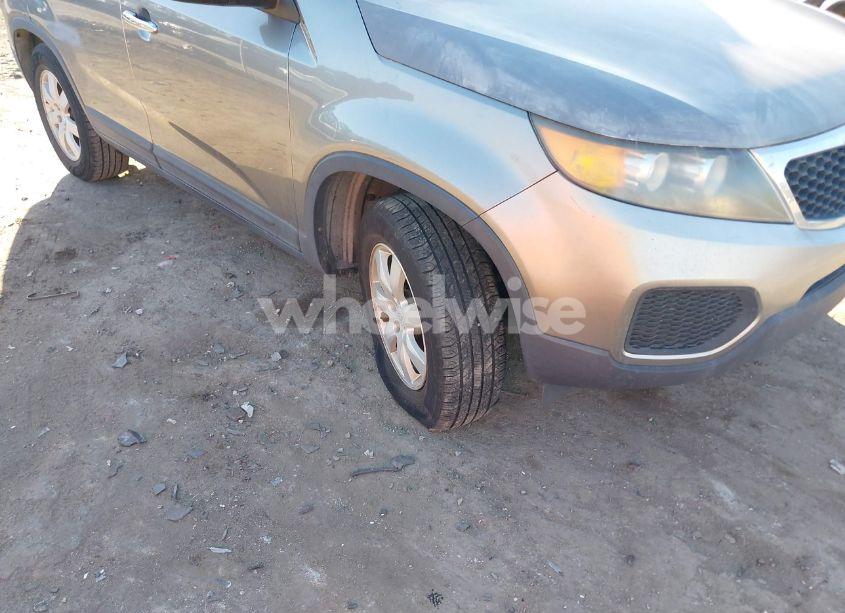 Photo 6 of 2011 Kia Sorento LX (VIN 5XYKT3A11BG036219)