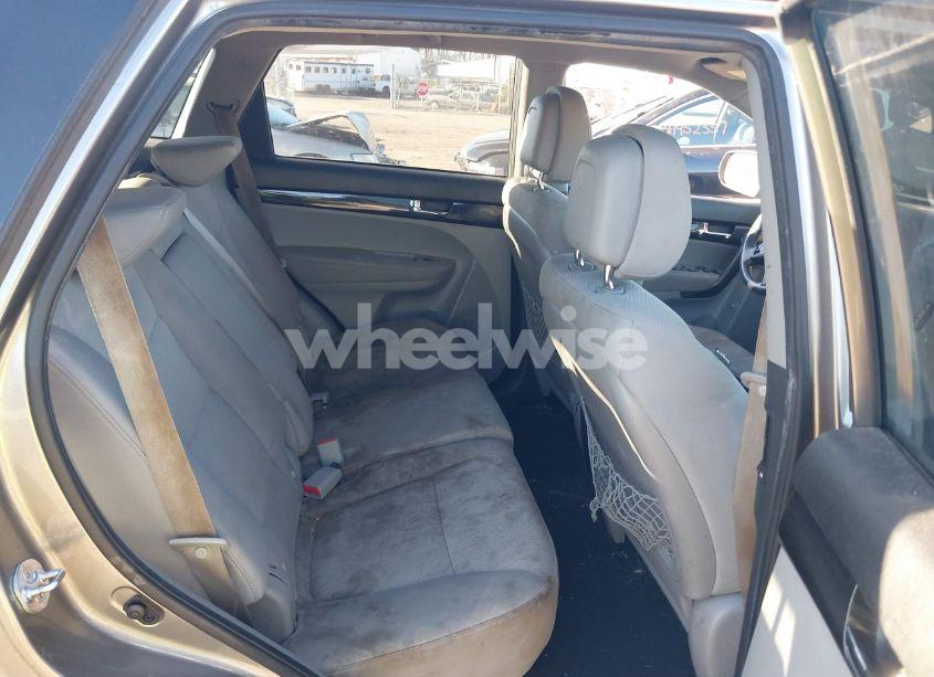 Photo 8 of 2011 Kia Sorento LX (VIN 5XYKT3A11BG036219)