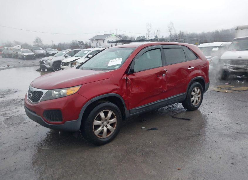 Photo 2 of 2011 Kia Sorento LX (VIN 5XYKT3A11BG039542)