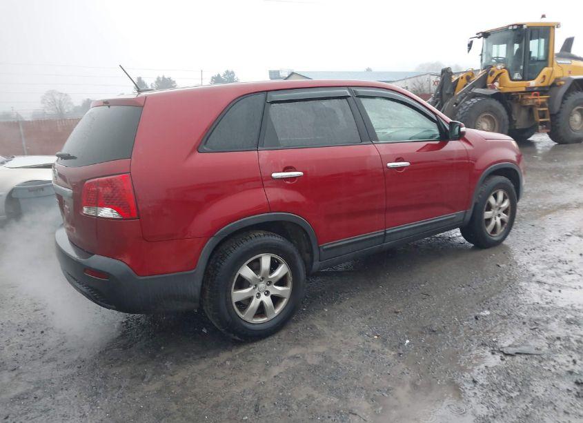 Photo 4 of 2011 Kia Sorento LX (VIN 5XYKT3A11BG039542)