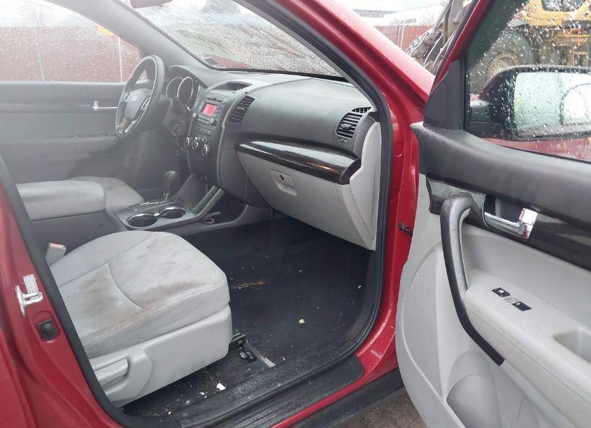 Photo 5 of 2011 Kia Sorento LX (VIN 5XYKT3A11BG039542)