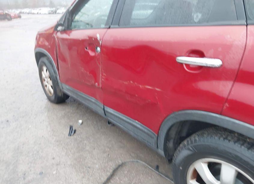 Photo 6 of 2011 Kia Sorento LX (VIN 5XYKT3A11BG039542)