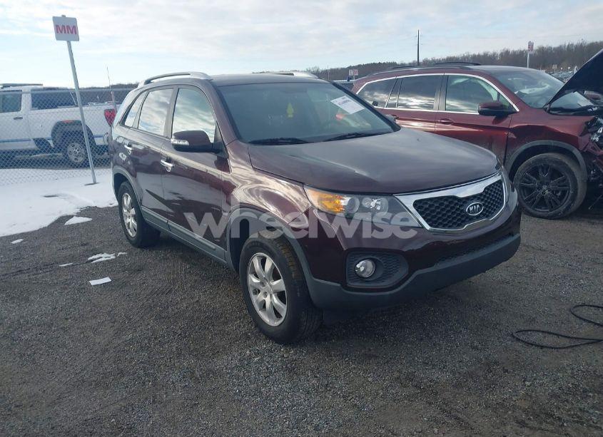 2011 Kia Sorento LX (VIN 5XYKT3A11BG045860) main photo