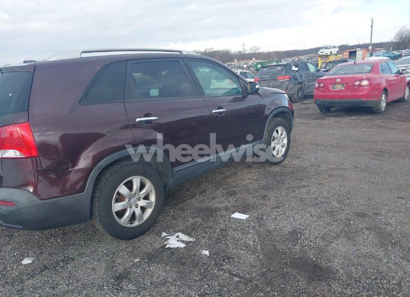 Photo 4 of 2011 Kia Sorento LX (VIN 5XYKT3A11BG045860)
