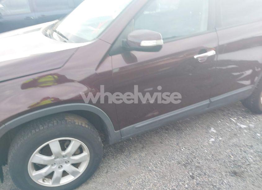 Photo 6 of 2011 Kia Sorento LX (VIN 5XYKT3A11BG045860)