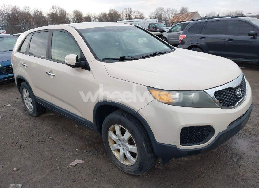 2011 Kia Sorento LX (VIN 5XYKT3A11BG048614) main photo