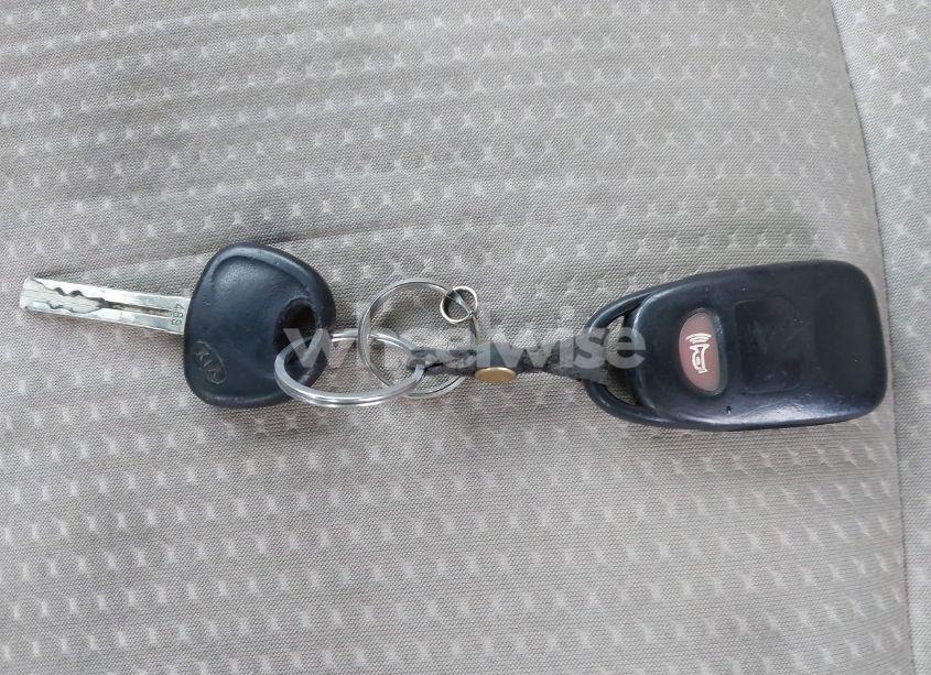 Photo 11 of 2011 Kia Sorento LX (VIN 5XYKT3A11BG048614)