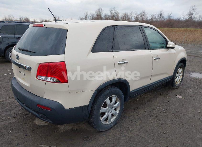 Photo 4 of 2011 Kia Sorento LX (VIN 5XYKT3A11BG048614)