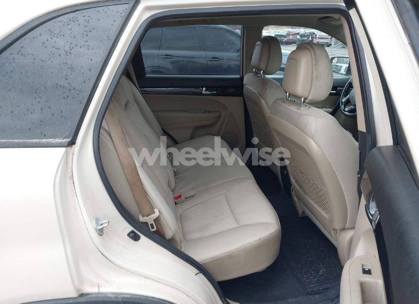 Photo 8 of 2011 Kia Sorento LX (VIN 5XYKT3A11BG048614)