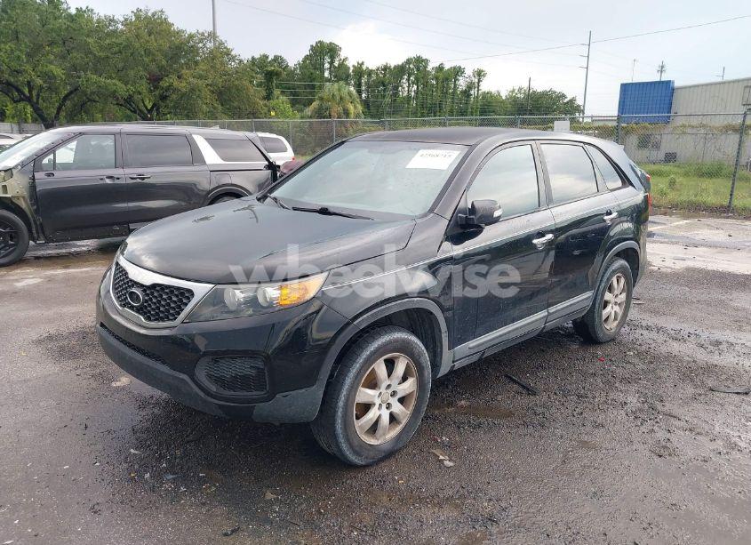 Photo 2 of 2011 Kia Sorento LX (VIN 5XYKT3A11BG065705)