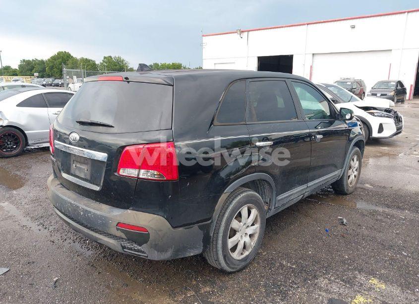 Photo 4 of 2011 Kia Sorento LX (VIN 5XYKT3A11BG065705)