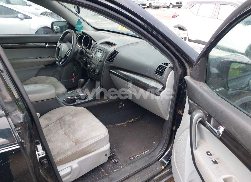 Photo 5 of 2011 Kia Sorento LX (VIN 5XYKT3A11BG065705)