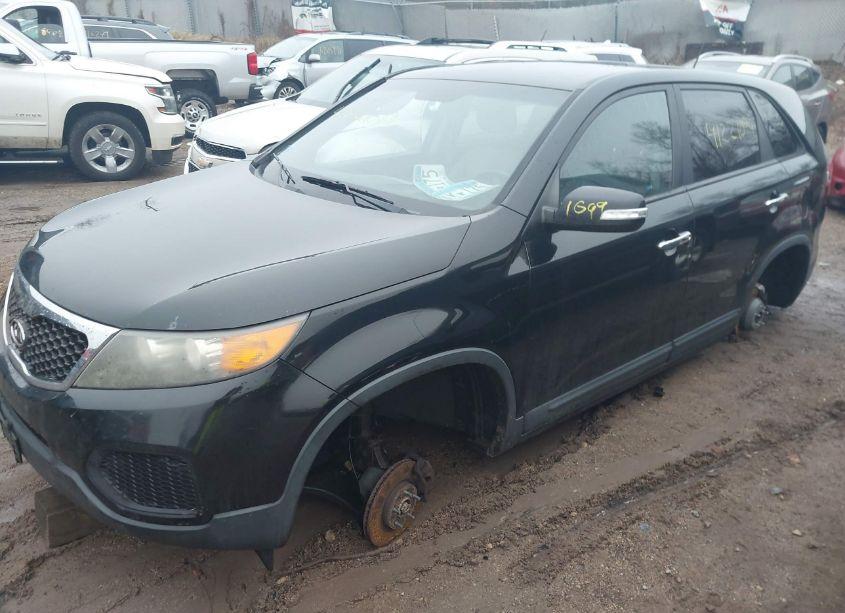 Photo 2 of 2011 Kia Sorento LX (VIN 5XYKT3A11BG066854)