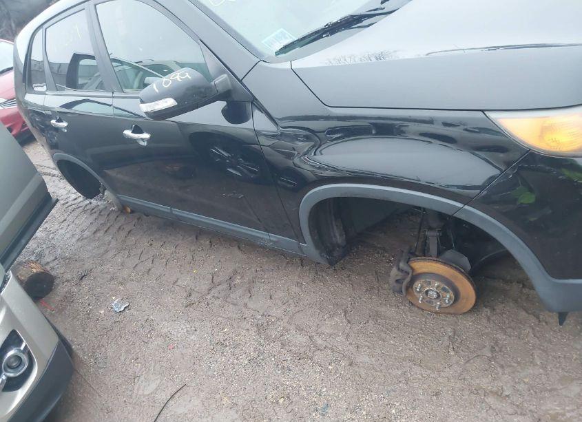 Photo 6 of 2011 Kia Sorento LX (VIN 5XYKT3A11BG066854)