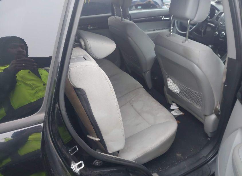 Photo 8 of 2011 Kia Sorento LX (VIN 5XYKT3A11BG066854)