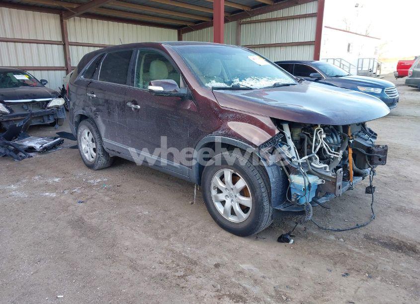 2011 Kia Sorento LX (VIN 5XYKT3A11BG079166) main photo