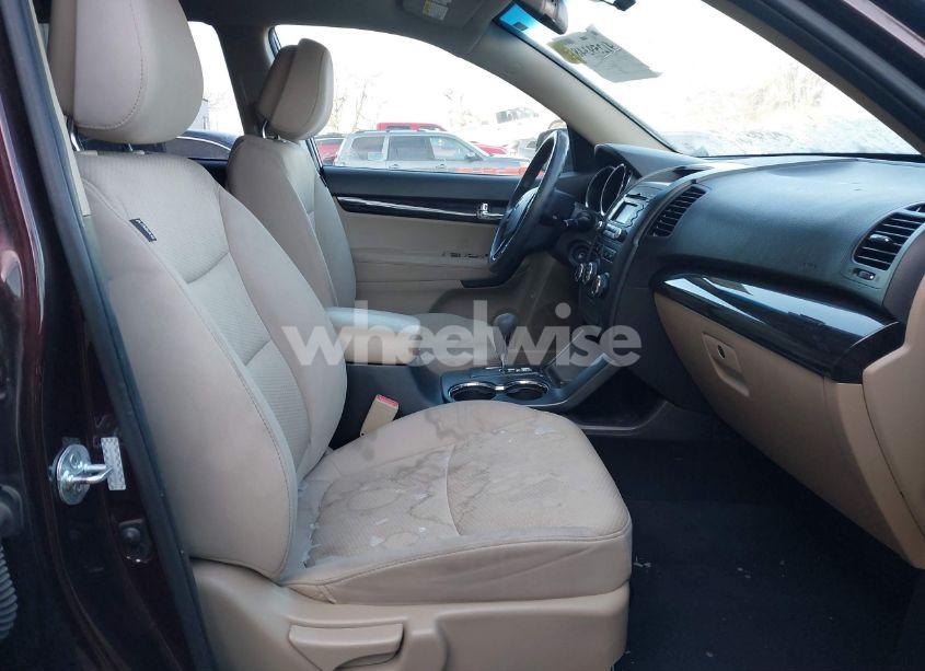 Photo 5 of 2011 Kia Sorento LX (VIN 5XYKT3A11BG079166)