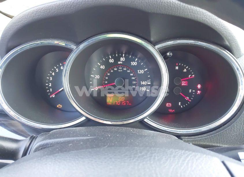 Photo 7 of 2011 Kia Sorento LX (VIN 5XYKT3A11BG079166)