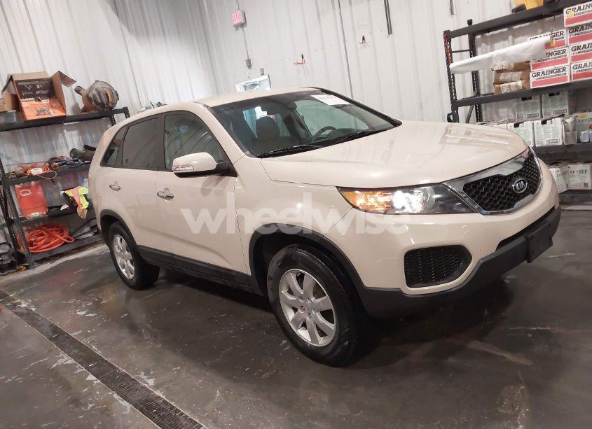 2011 Kia Sorento LX (VIN 5XYKT3A11BG099594) main photo
