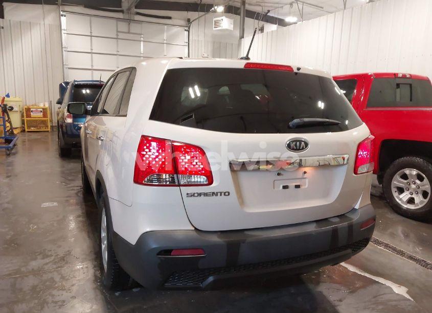 Photo 16 of 2011 Kia Sorento LX (VIN 5XYKT3A11BG099594)