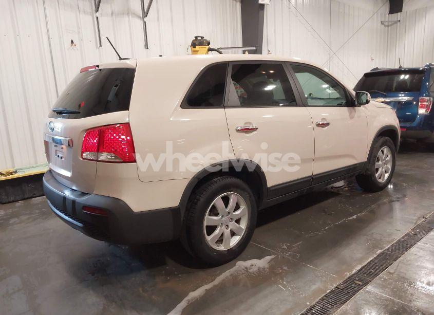 Photo 4 of 2011 Kia Sorento LX (VIN 5XYKT3A11BG099594)