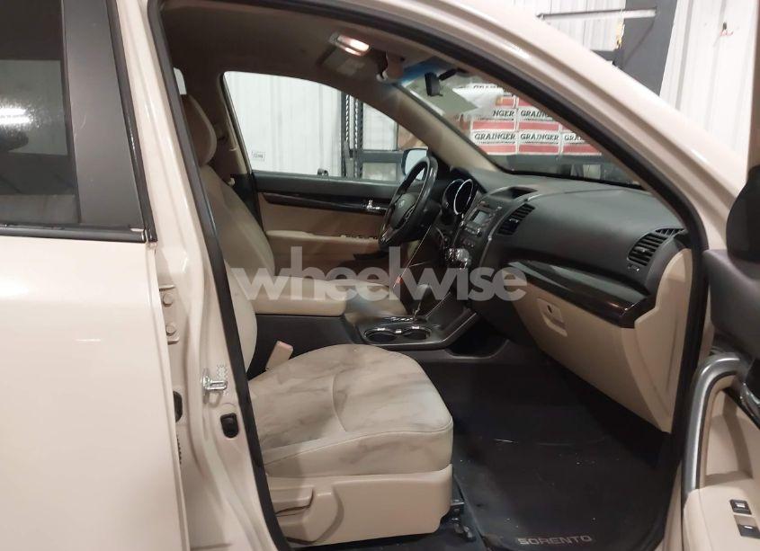 Photo 5 of 2011 Kia Sorento LX (VIN 5XYKT3A11BG099594)