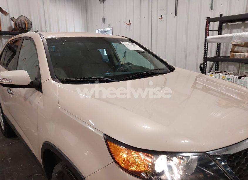 Photo 6 of 2011 Kia Sorento LX (VIN 5XYKT3A11BG099594)