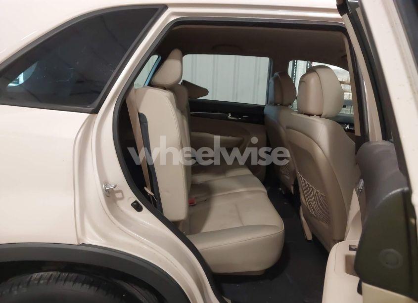 Photo 8 of 2011 Kia Sorento LX (VIN 5XYKT3A11BG099594)