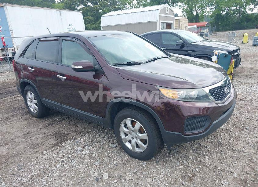 2011 Kia Sorento LX (VIN 5XYKT3A11BG139866) main photo