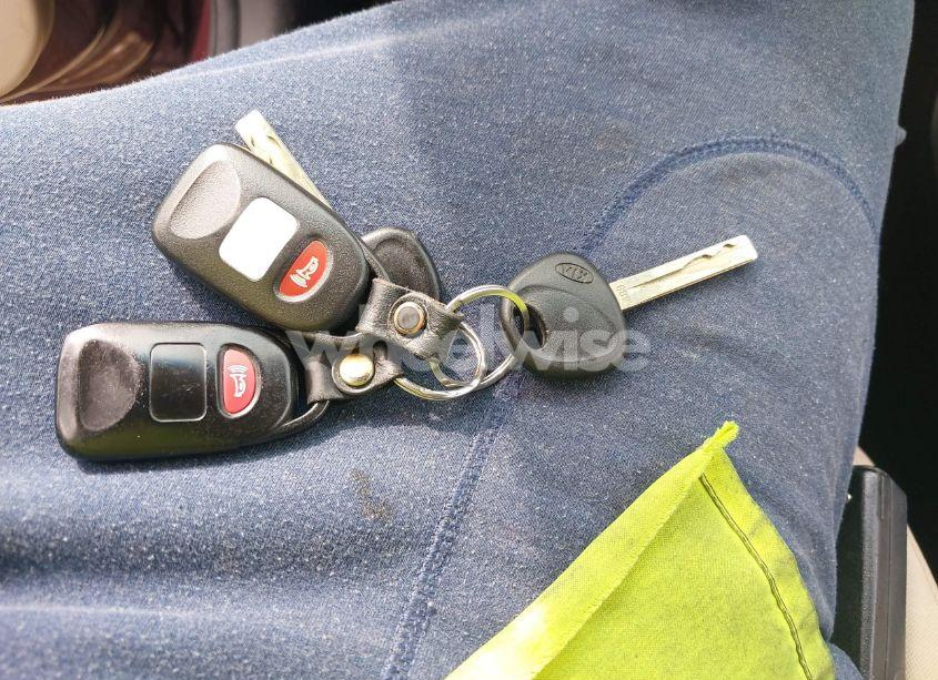 Photo 11 of 2011 Kia Sorento LX (VIN 5XYKT3A11BG139866)