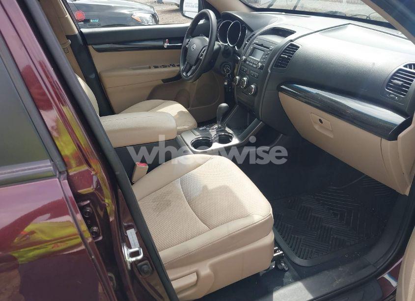 Photo 5 of 2011 Kia Sorento LX (VIN 5XYKT3A11BG139866)