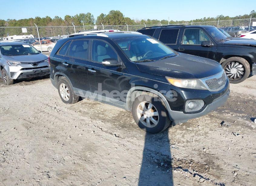 2011 Kia Sorento LX (VIN 5XYKT3A11BG144596) main photo
