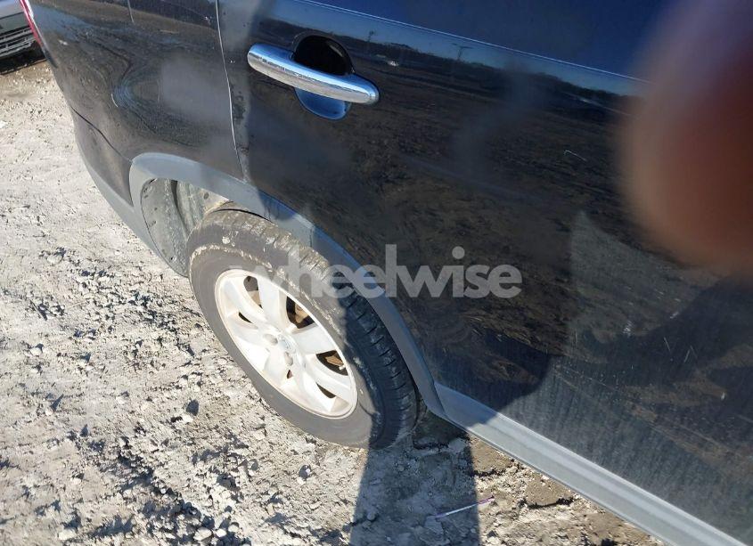 Photo 13 of 2011 Kia Sorento LX (VIN 5XYKT3A11BG144596)