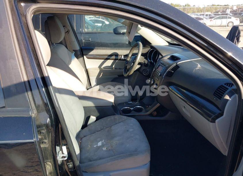 Photo 5 of 2011 Kia Sorento LX (VIN 5XYKT3A11BG144596)