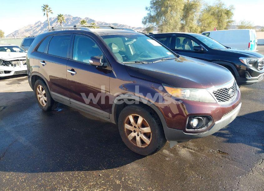 2011 Kia Sorento LX (VIN 5XYKT3A11BG169627) main photo