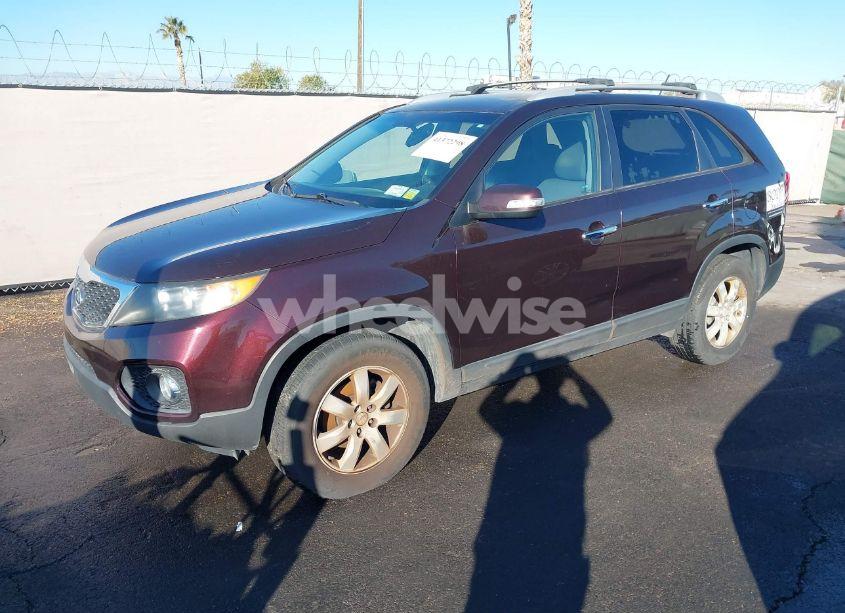 Photo 2 of 2011 Kia Sorento LX (VIN 5XYKT3A11BG169627)
