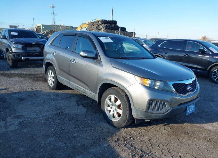 2011 Kia Sorento LX (VIN 5XYKT3A11BG172401) main photo