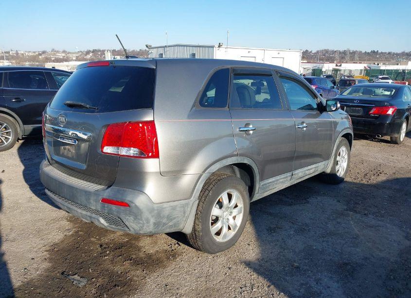 Photo 4 of 2011 Kia Sorento LX (VIN 5XYKT3A11BG172401)
