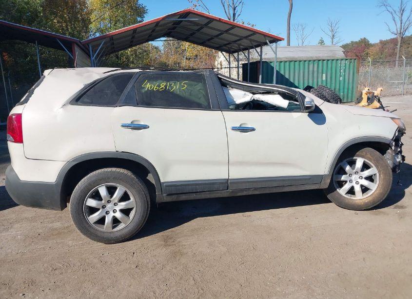 Photo 13 of 2011 Kia Sorento LX (VIN 5XYKT3A11BG173984)