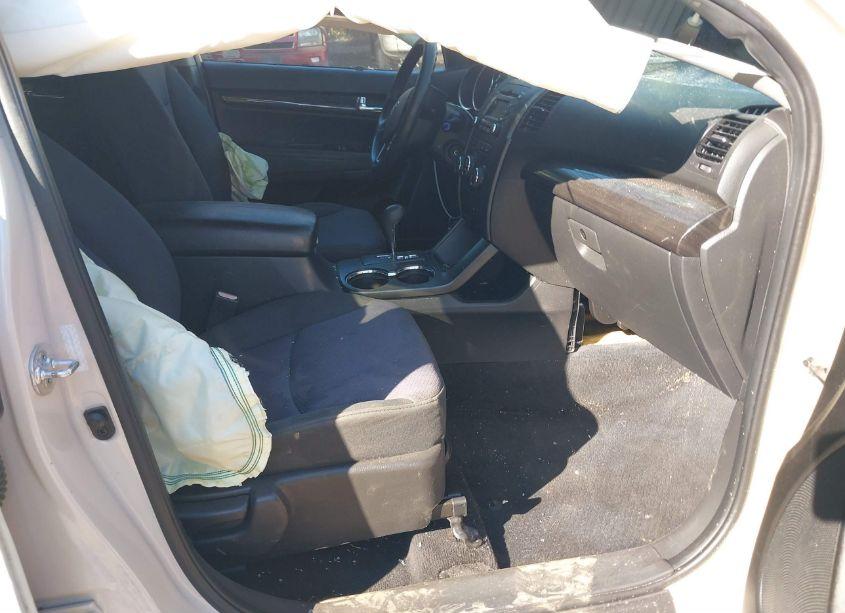 Photo 5 of 2011 Kia Sorento LX (VIN 5XYKT3A11BG173984)