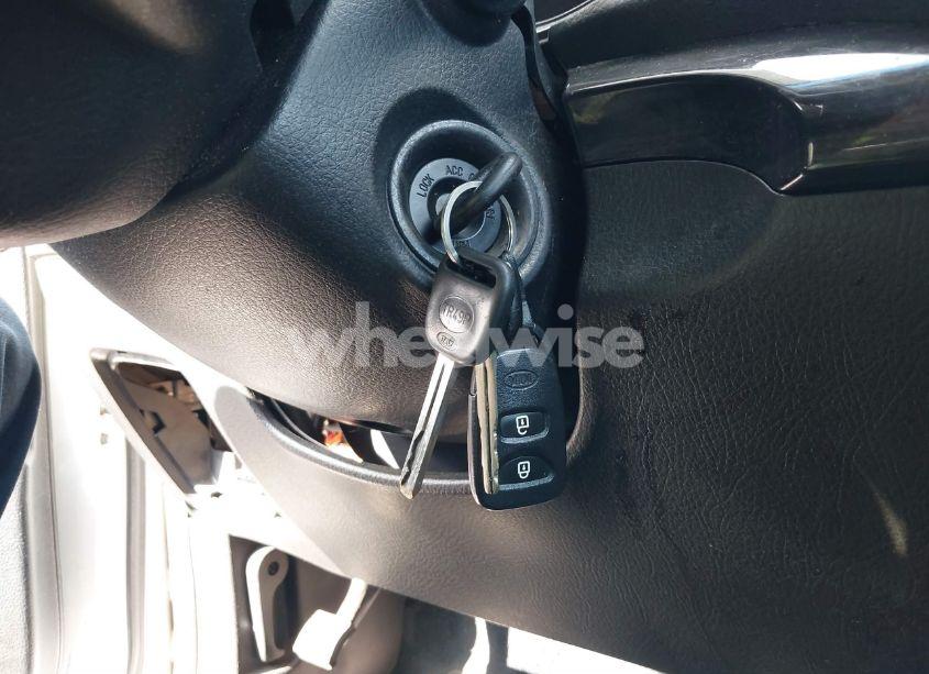 Photo 11 of 2011 Kia Sorento LX (VIN 5XYKT3A11BG176173)