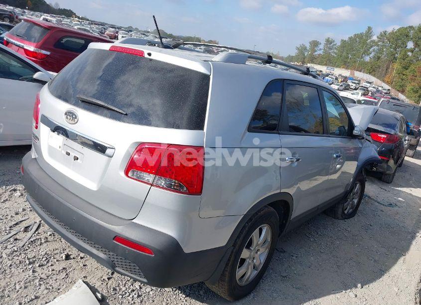 Photo 4 of 2011 Kia Sorento LX (VIN 5XYKT3A11BG176173)