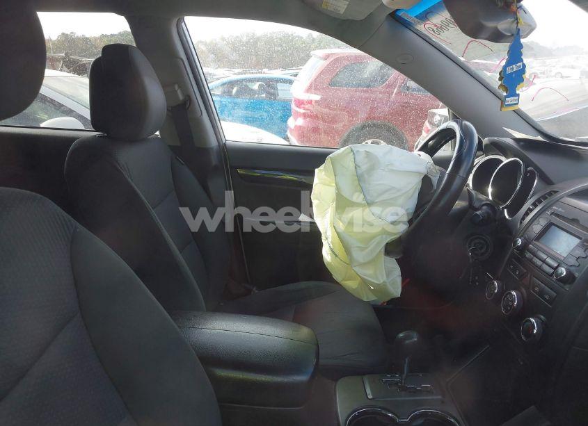 Photo 5 of 2011 Kia Sorento LX (VIN 5XYKT3A11BG176173)