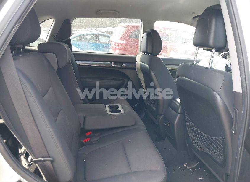 Photo 8 of 2011 Kia Sorento LX (VIN 5XYKT3A11BG176173)